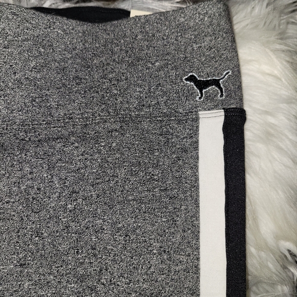 VS PINK embroidered patch yoga legging - Picture 5 of 8